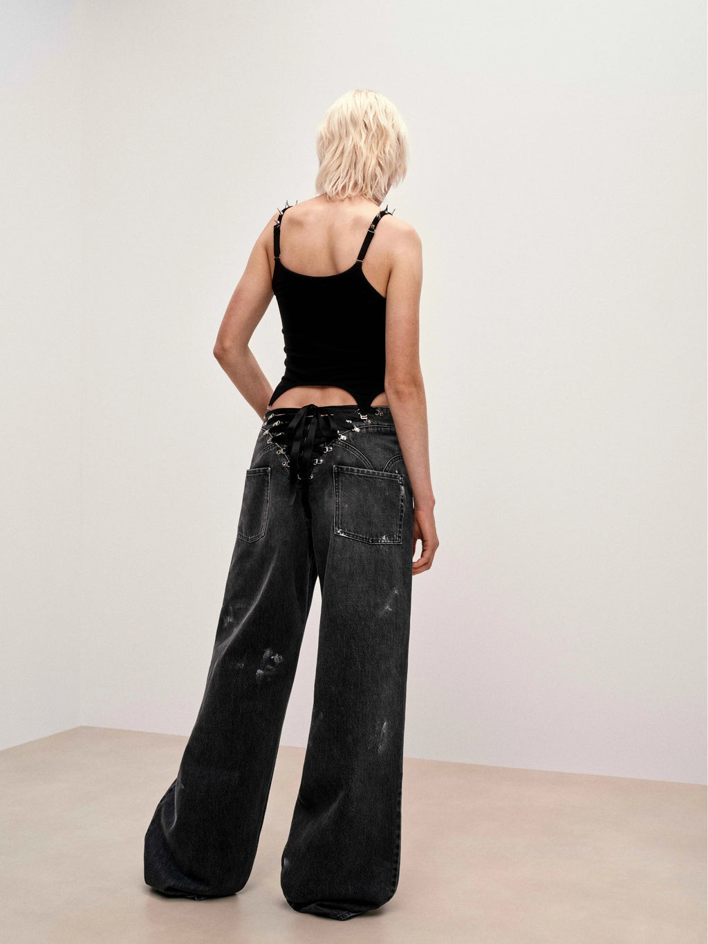 Pull to Open Jeans